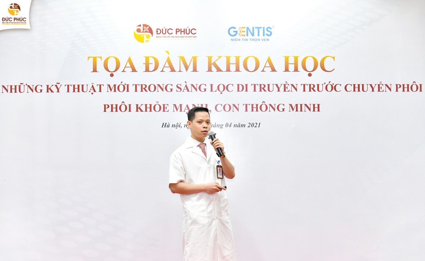 ThS. BS Lê Trọng Tuấn  - Giám Đốc Trung Tâm Hiếm Muộn, Bệnh viện HTSS & Nam học Đức Phúc trình bày báo cáo chuyên môn tại sự kiện