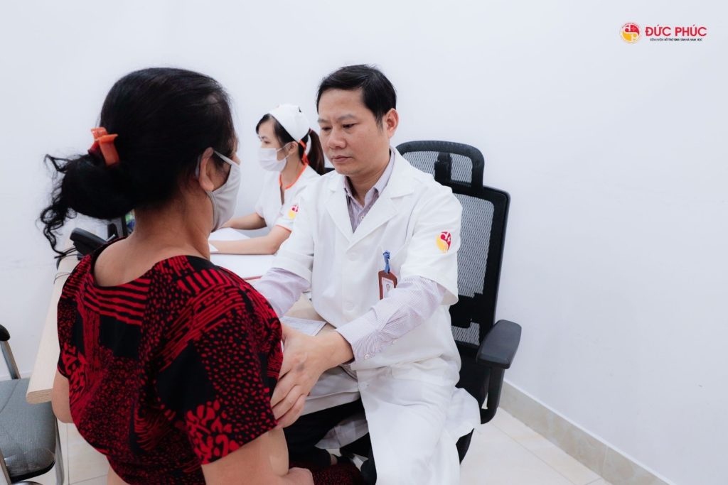 6 triệu chứng ung thư vú