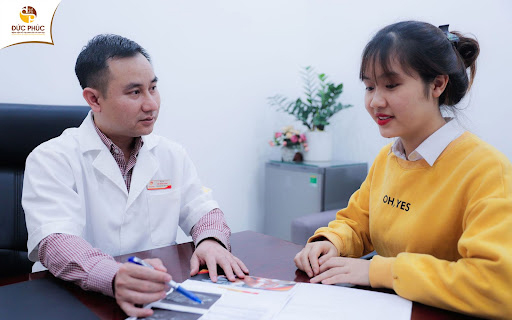 Các bác sĩ tại Bệnh viện Đức Phúc tư vấn cho mẹ bầu về chế độ dinh dưỡng và sinh hoạt trong quá trình quản lý thai kỳ