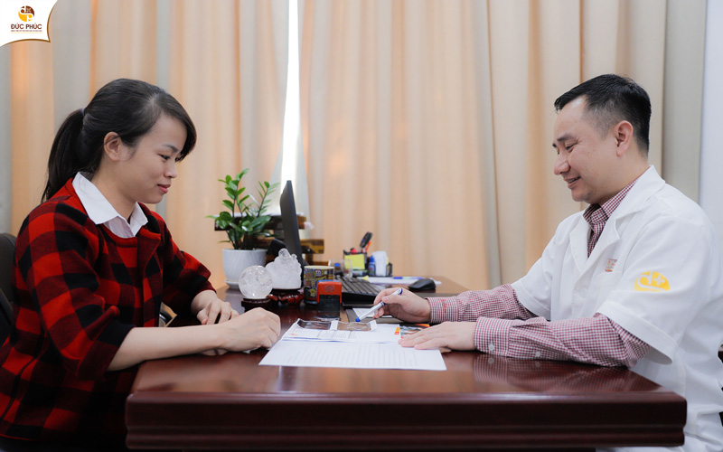 Các bác sĩ tại bệnh viện Đức Phúc sẽ tư vấn, hỗ trợ nhiệt tình cho các cặp vợ chồng còn những điều thắc mắc về bệnh vô sinh hiếm muộn