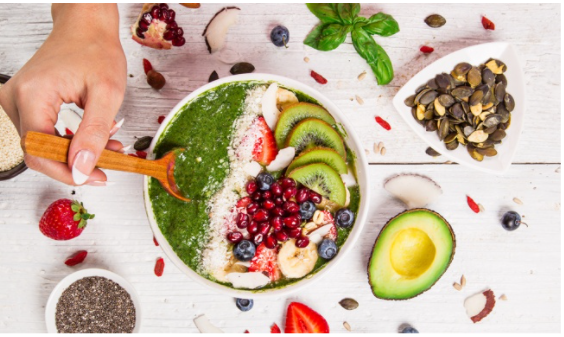 Một chế độ ăn đầy đủ dinh dưỡng là vô cùng cần thiết cho những chị em bị rối loạn kinh nguyệt 