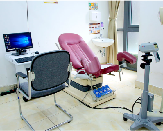 Phòng khám phụ khoa riêng biệt với đầy đủ trang thiết bị cần thiết 