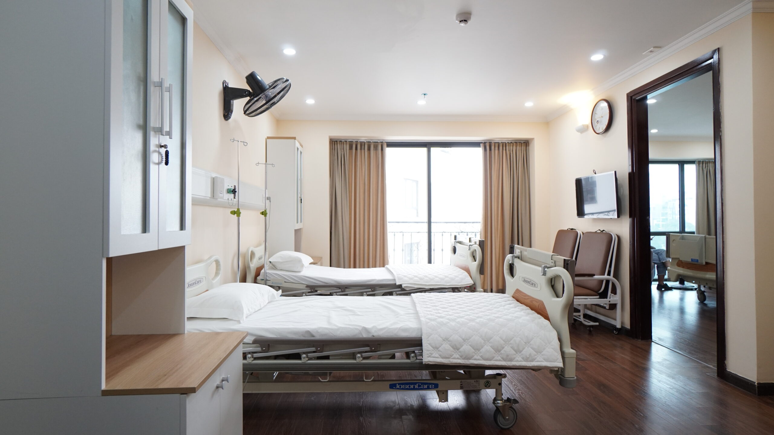 Phòng điều trị nội trú khang trang, sạch sẽ và tiện nghi.