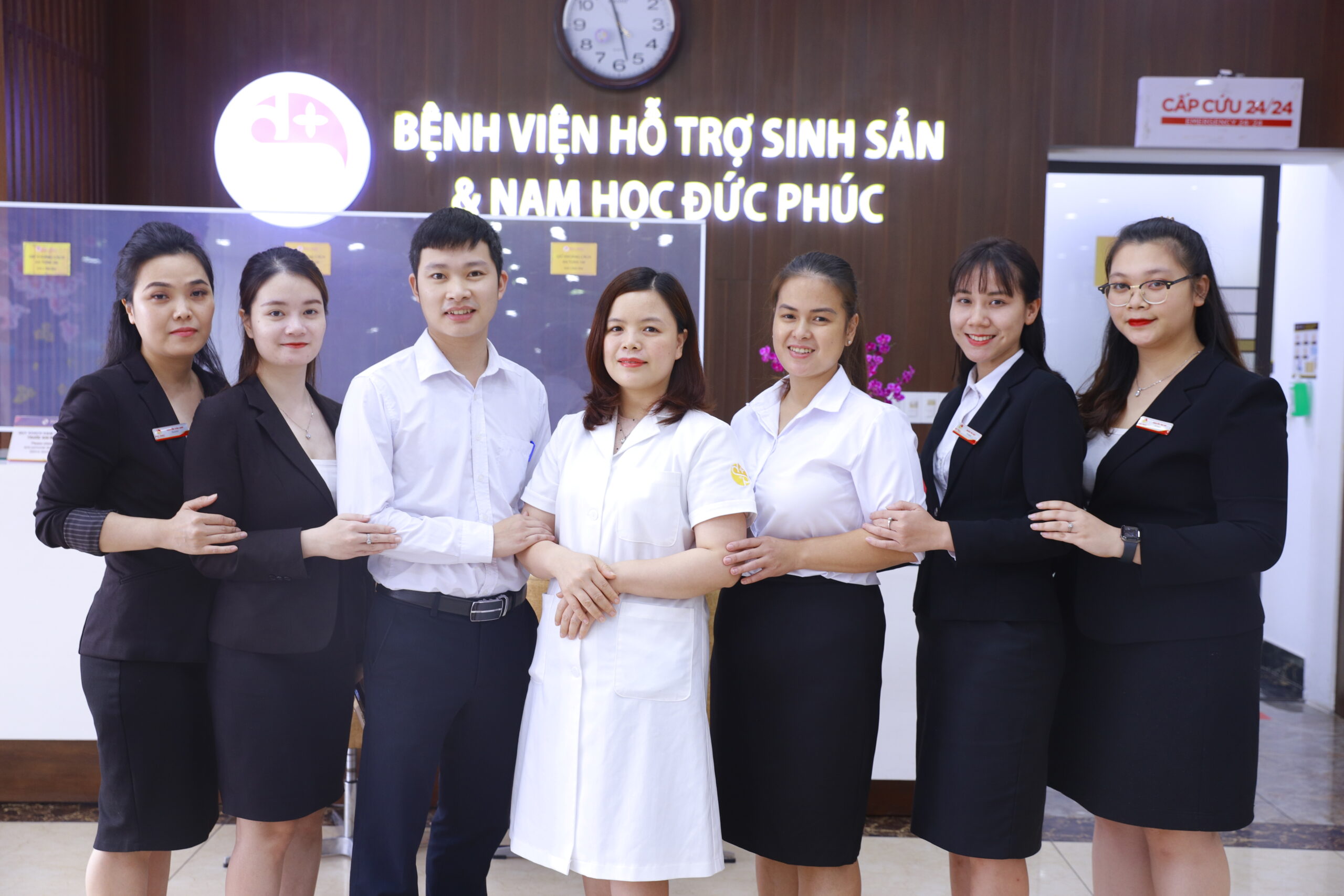 Các bác sĩ và đội ngũ nhân viên tại Bệnh viện Đức Phúc luôn đồng hành chăm sóc sức khỏe cùng bạn