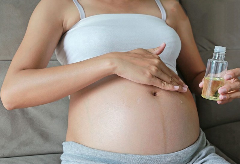 Dưỡng ẩm cho da giúp giảm triệu chứng ngứa khi mang thai rất hiệu quả