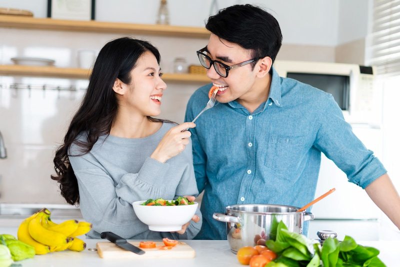Nên xây dựng chế độ ăn uống hợp lý để cải thiện chất lượng tinh trùng giúp thực hiện IVF thành công
