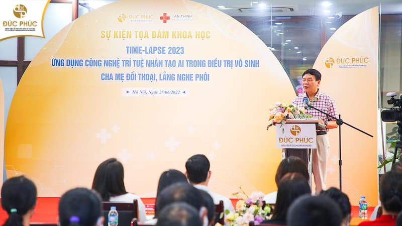 PGS-TS Trần Đức Phấn chia sẻ về di truyền cho khách hàng