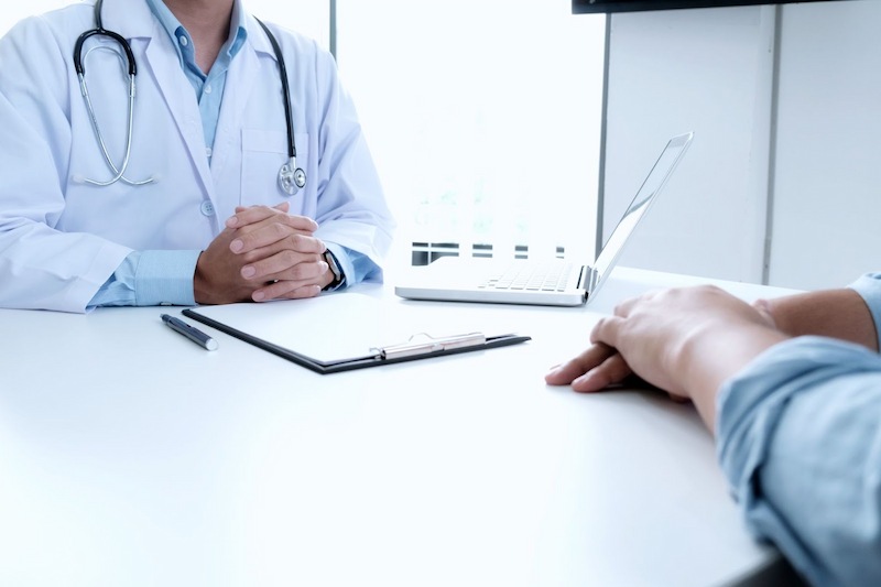 Thăm khám chuyên khoa là bước quan trọng không nên bỏ qua trước khi xác định phương pháp điều trị bệnh