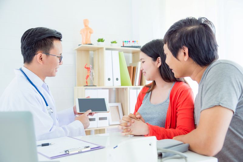 Các cặp đôi trước khi kết hôn sinh con nên thăm khám sức khỏe