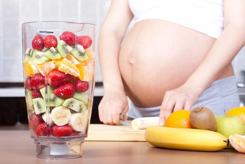 Chế độ ăn uống hàng ngày cũng ảnh hưởng không nhỏ đến huyết áp của mẹ bầu