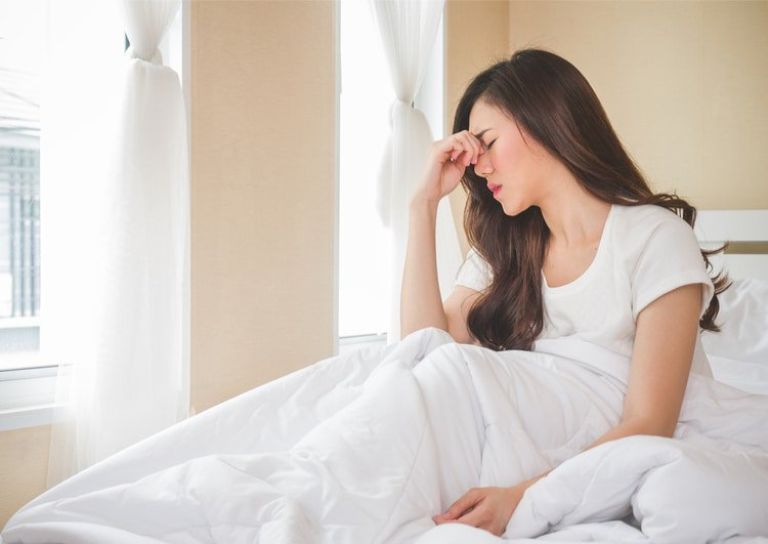 Triệu chứng đau đầu, mệt mỏi kéo dài diễn ra sau chuyển phôi 8-12 ngày