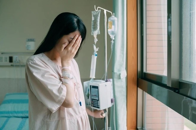 Phụ nữ ở độ tuổi 30, thậm chí 20, đã xuất hiện các triệu chứng suy buồng trứng